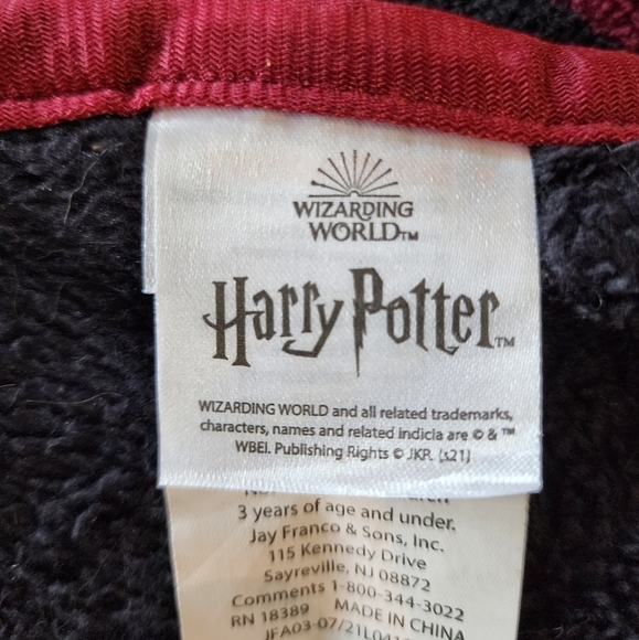 Harry Potter Wizarding World Black Finished Red Edges Plush Blanket Throw Large - Picture 7 of 9